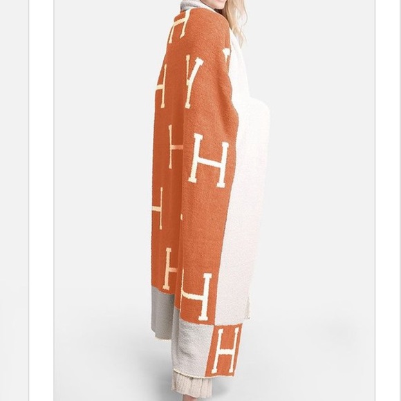 New letter H throw blanket - Picture 4 of 9